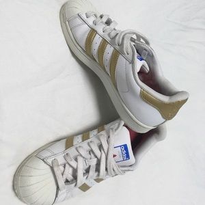 Gold/white Adidas superstar